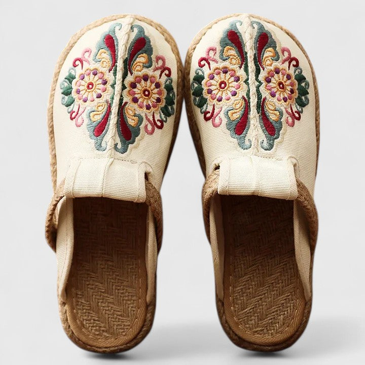 Clarize - Bestickte Sandalen