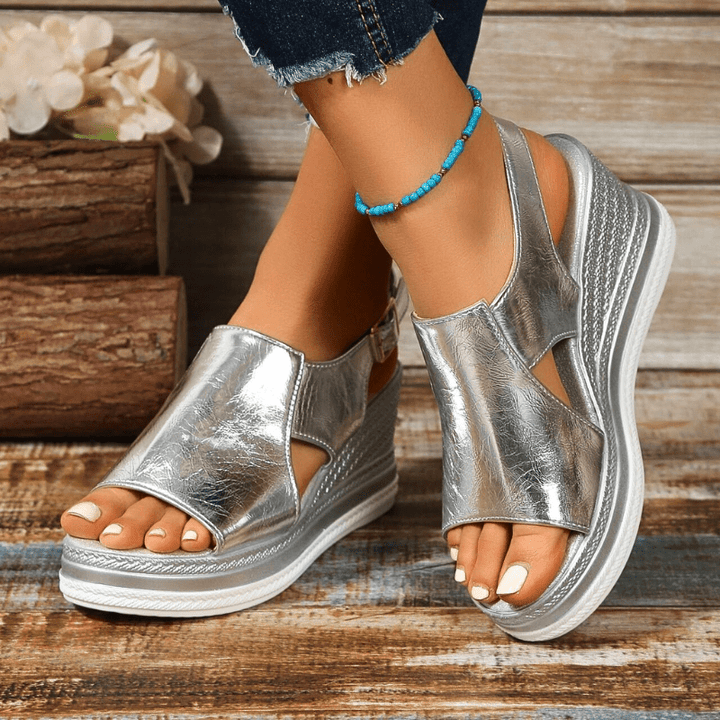 Baylie - Stilvolle Metallische Sandalen