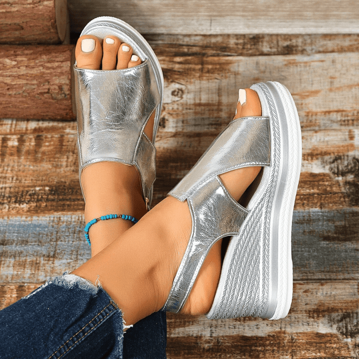 Baylie - Stilvolle Metallische Sandalen