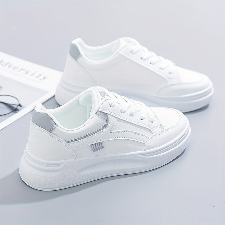 Schicke weisse Sneakers mit leichtem Komfort