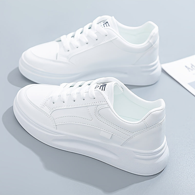 Schicke weisse Sneakers mit leichtem Komfort