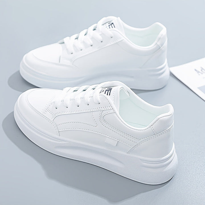 Schicke weisse Sneakers mit leichtem Komfort