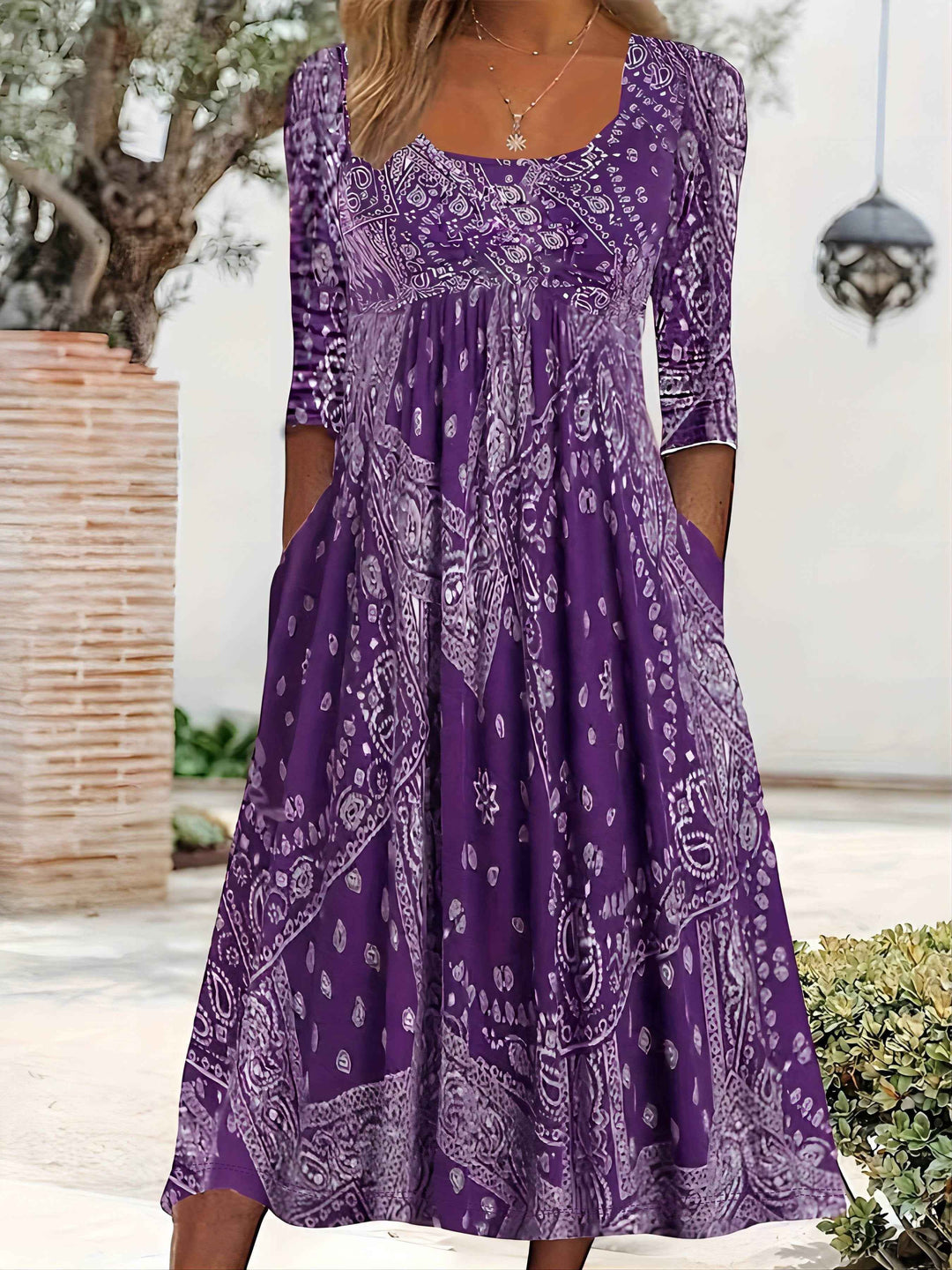 ELOWEN | MIDI-KLEID MIT LANGEN ÄRMELN LÄSSIG
