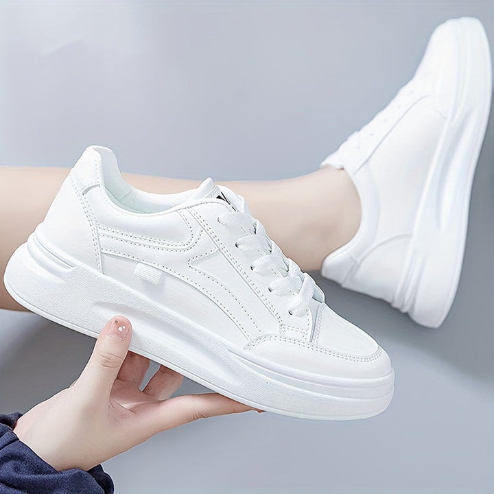 Schicke weisse Sneakers mit leichtem Komfort