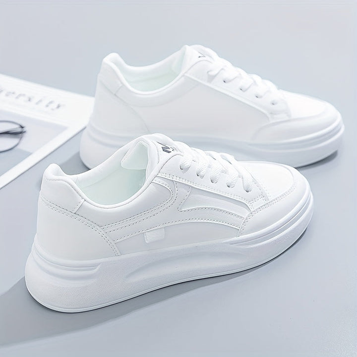 Schicke weisse Sneakers mit leichtem Komfort