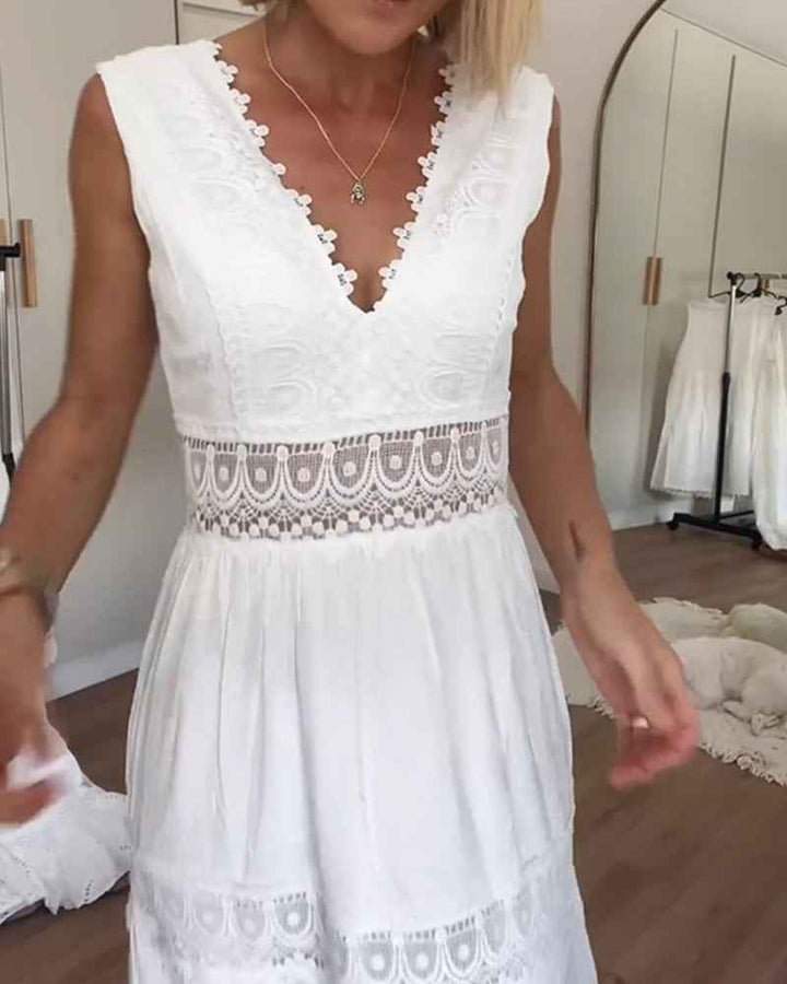 Circe - Spitze Spaghettiträgerkleid mit V-Ausschnitt