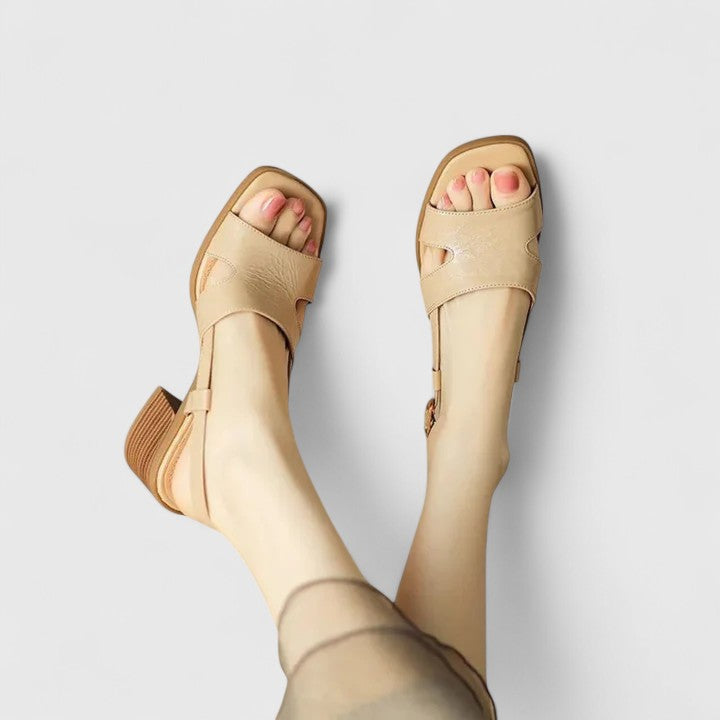 Georgie - Helle Sandalen mit Blockabsatz