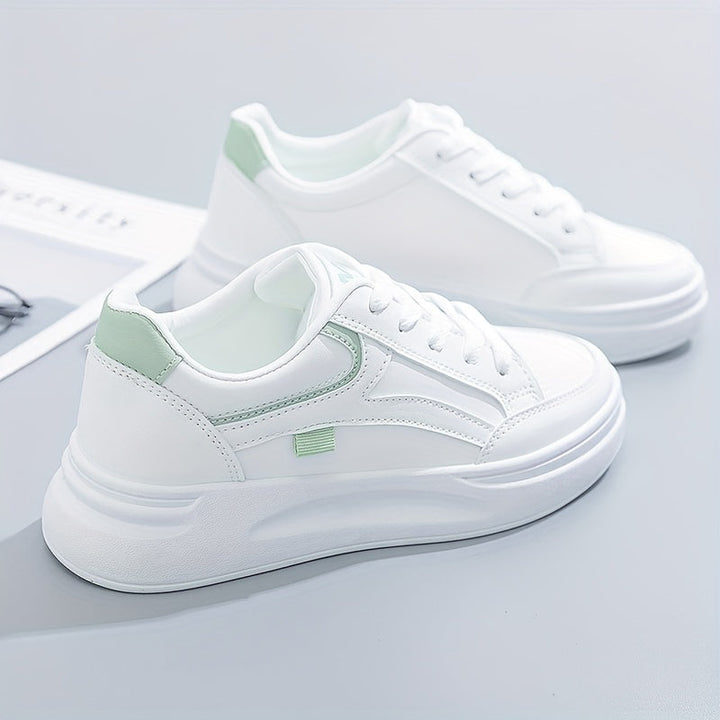 Schicke weisse Sneakers mit leichtem Komfort