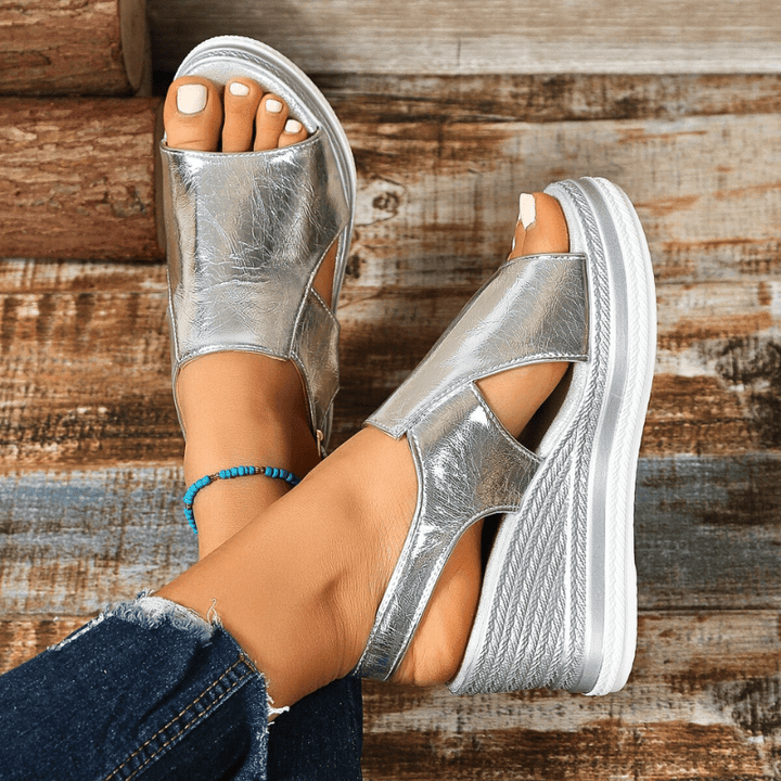 Baylie - Stilvolle Metallische Sandalen