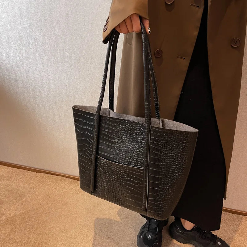 Christina™ | Verfeinerte Schultertasche
