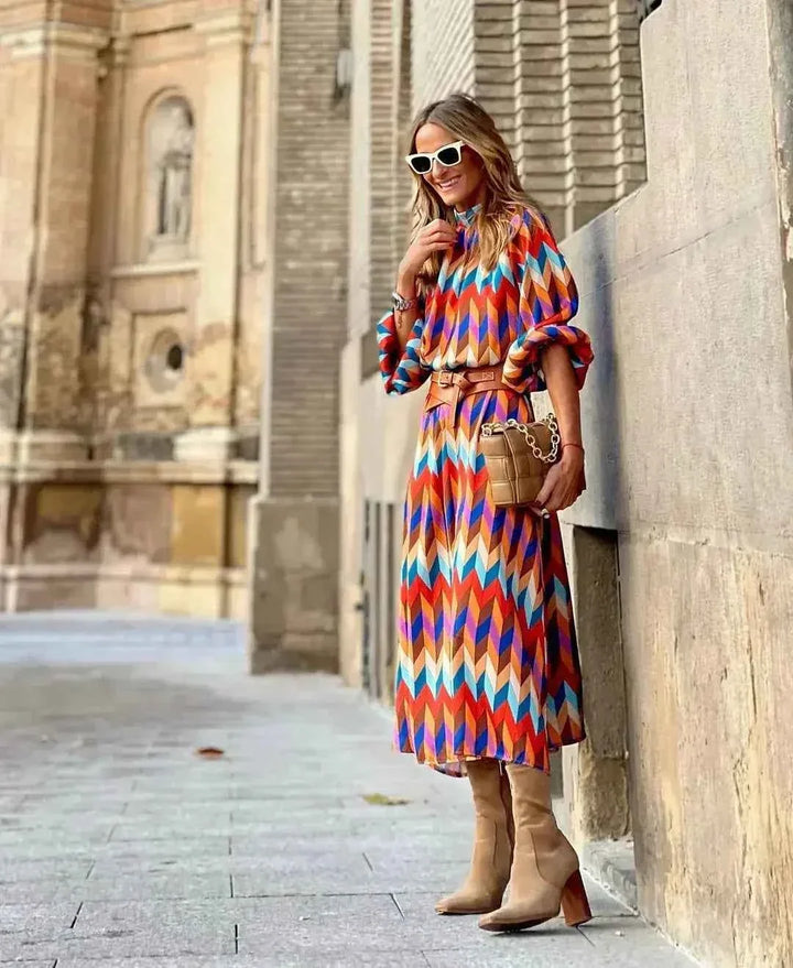 Cassandra - Vibrierende Geometrische Kleid