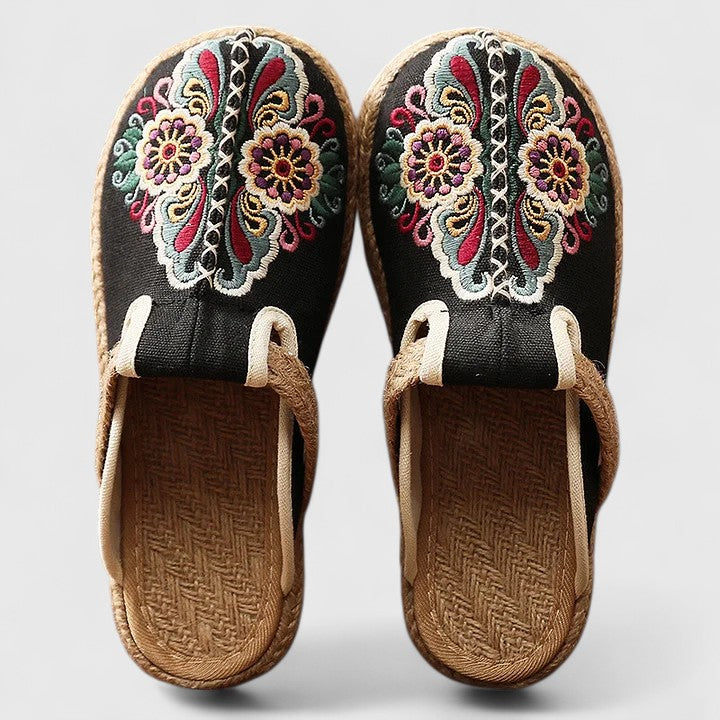 Clarize - Bestickte Sandalen