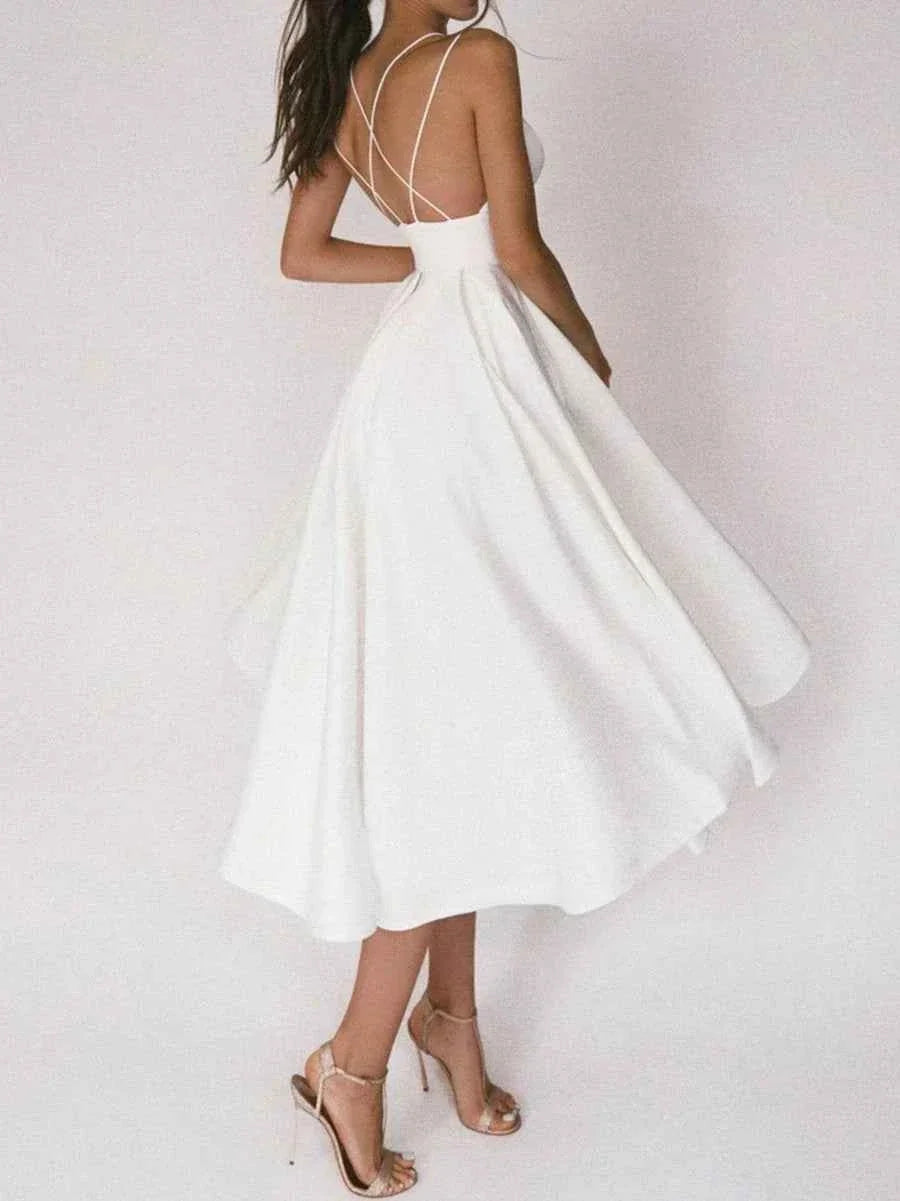 Elara - Elegantes Minimalistisches Kleid