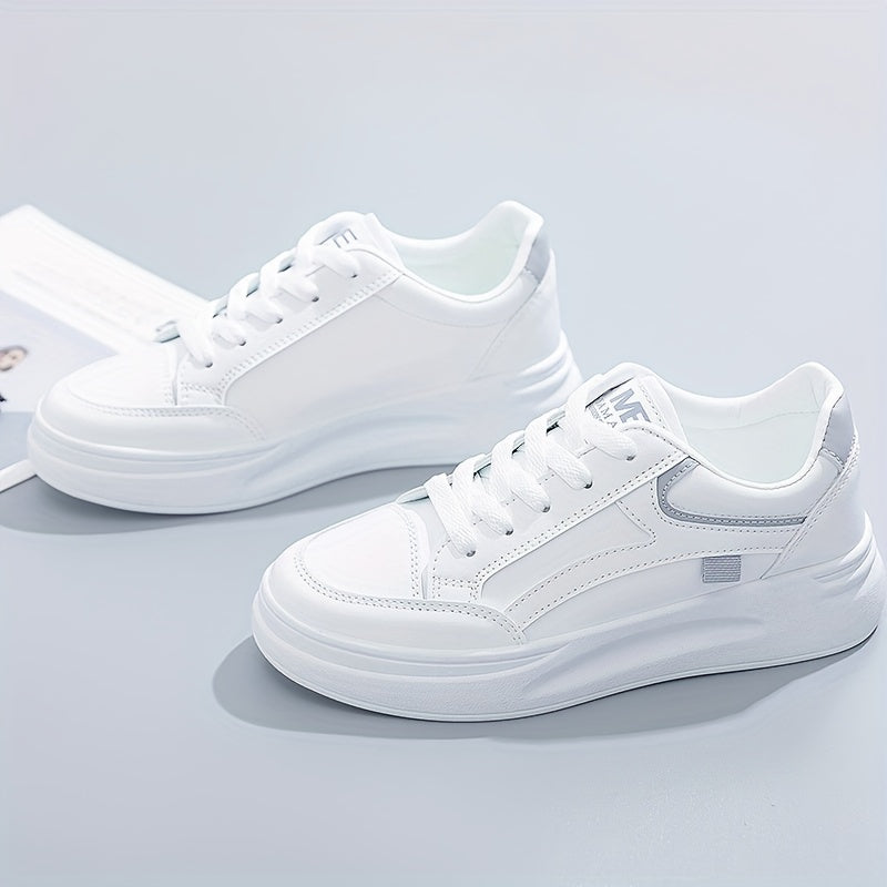 Schicke weisse Sneakers mit leichtem Komfort