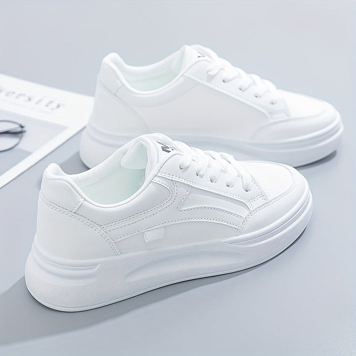 Schicke weisse Sneakers mit leichtem Komfort